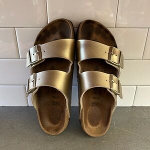 Birkenstock - Arizona - Gold ✨- Great Condition!